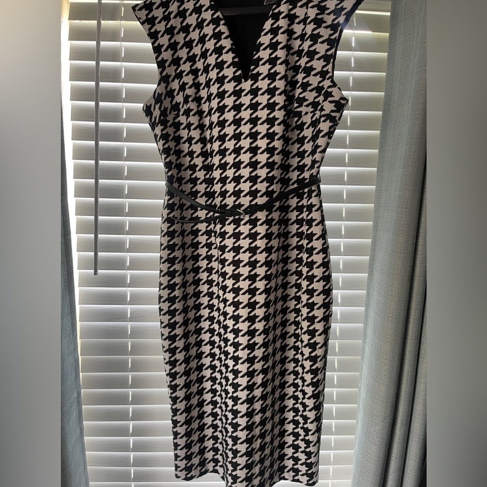 Gorgeous black and white houndstooth sheath dress. Size 12.